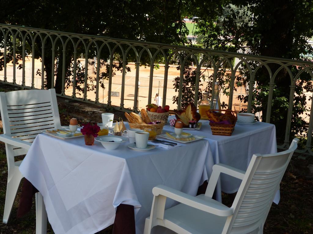 Logis Hotel Restaurant La Tour De Ciron Carmaux 部屋 写真
